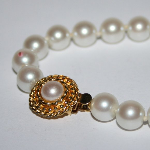 Vintage gold and pearl bracelet 7.5"